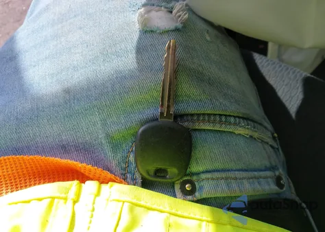 2018 Toyota Corolla Le from USA, damaged, VIN 5YFBURHE4JP756682